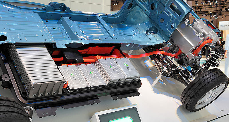 Cutaway view of a Nissan Leaf, showing the batteries