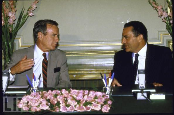 Can't two presidents do better than those cheap ballpoint pens? 
