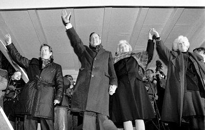 Presidents Havel and Bush, and wives, Nov. 17, 1990 ||| CTK
