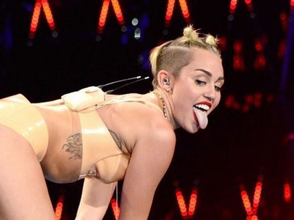 Celebrities Fucking Miley Cyrus - Miley Cyrus Points Out America's Ridiculous Culture of Censorship Using  Breaking Bad and the VMAs as Examples â€“ Reason.com