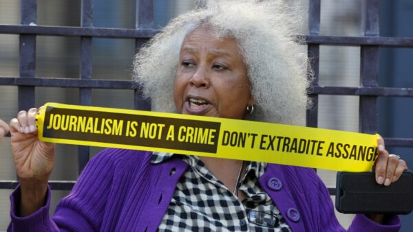 Person protesting Assange extradition